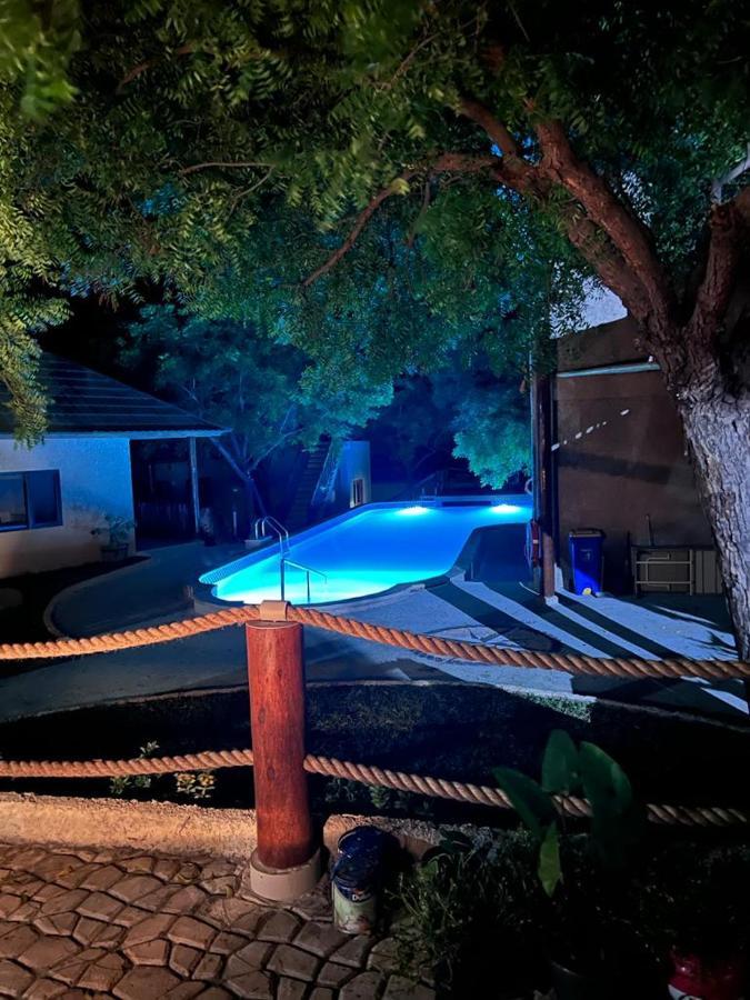 Lunar Dive Resort: Bamboo Villas Kubu Exterior foto