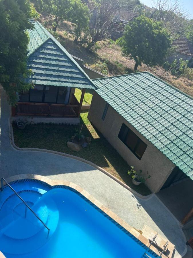 Lunar Dive Resort: Bamboo Villas Kubu Exterior foto