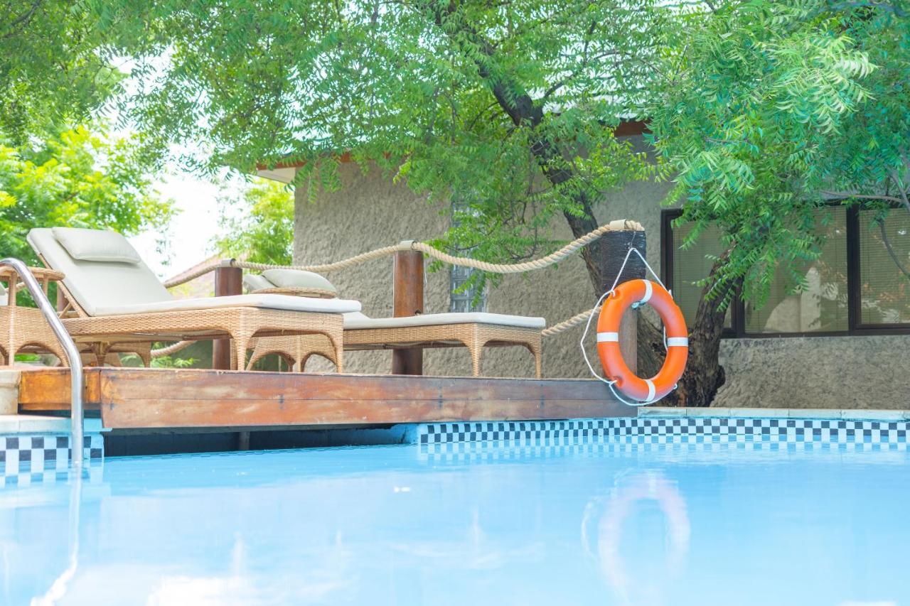 Lunar Dive Resort: Bamboo Villas Kubu Exterior foto